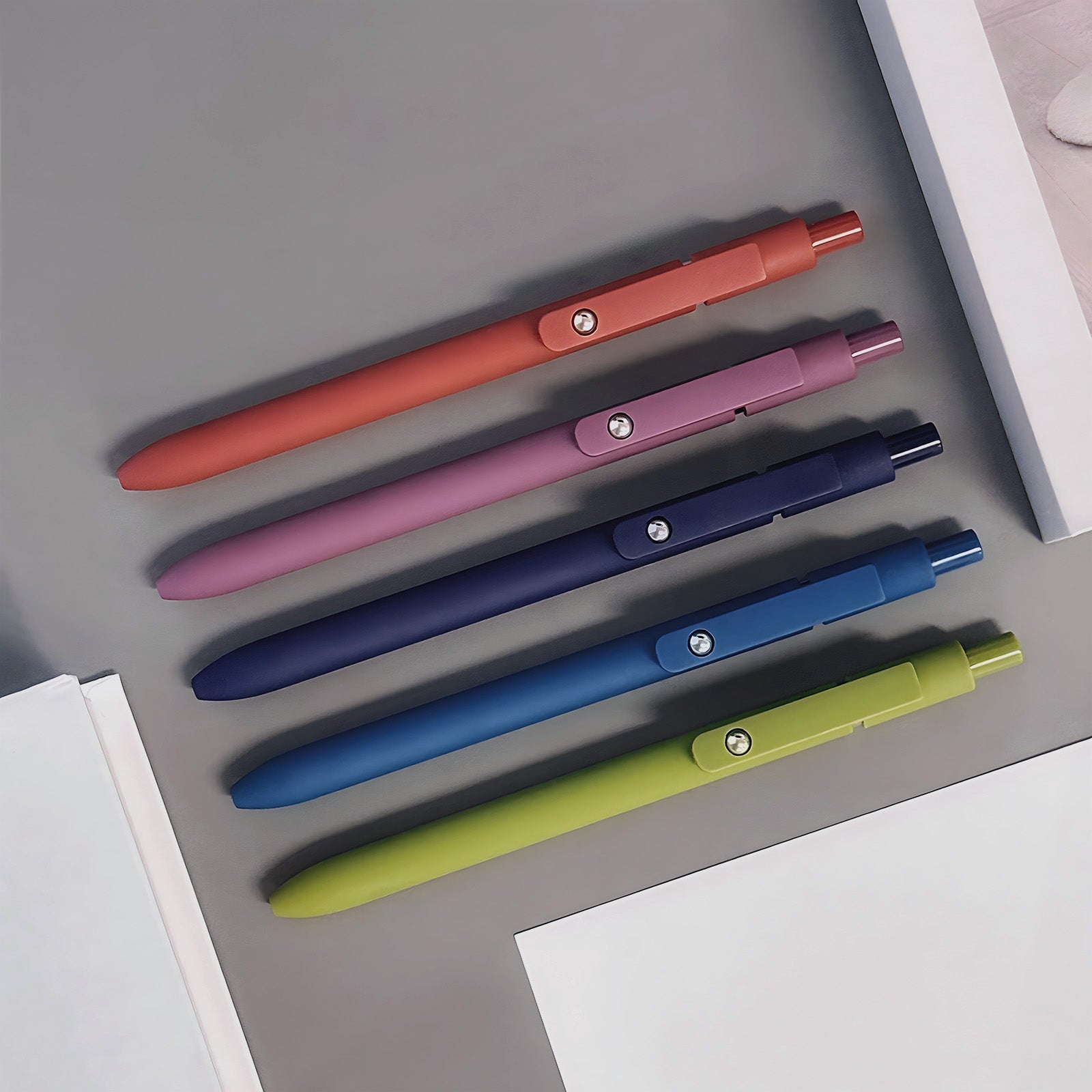 Wrapables Smooth Retractable Black Ink Gel Pens, 0.5mm Fine Point, for Home Office Work (Set of 5), Oceanic - Image 3